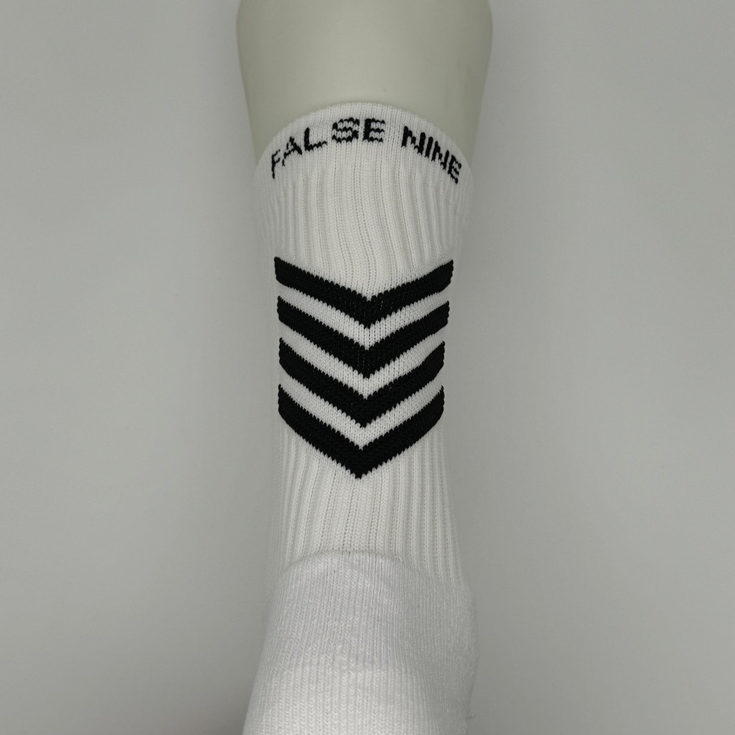 FALSE NINE - ELITE GRIP SOCKS (WHITE)