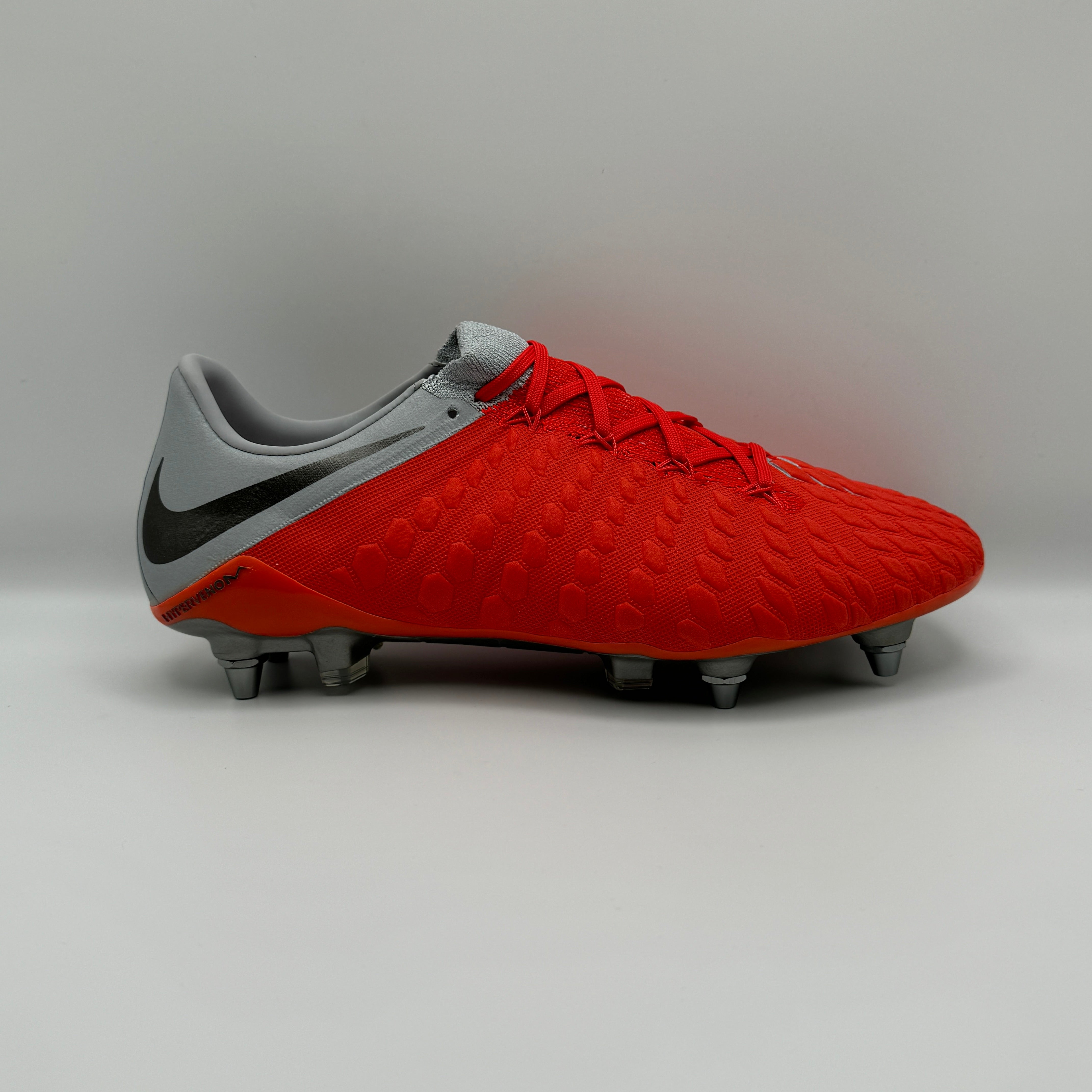 NIKE HYPERVENOM Soccer Supplier